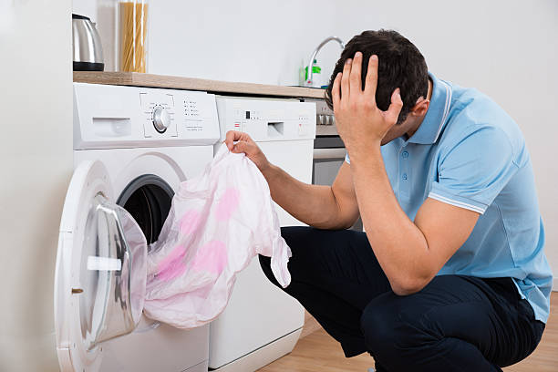 Anfibio colisión Franco Cómo evitar que se destiña la ropa cuando la laves - Blog de La Casa Del  Electrodoméstico