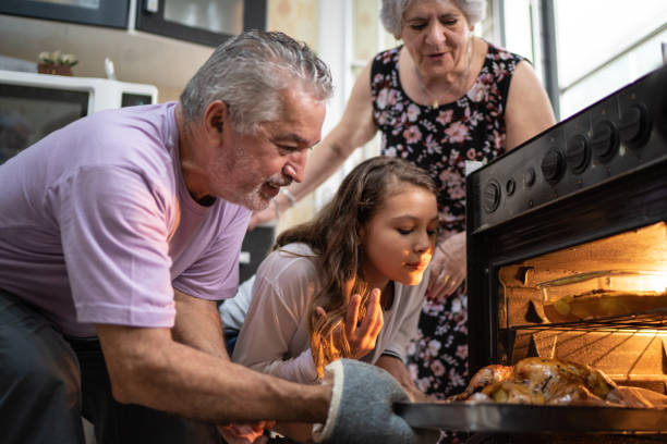 familia cocinando en horno pirolítico