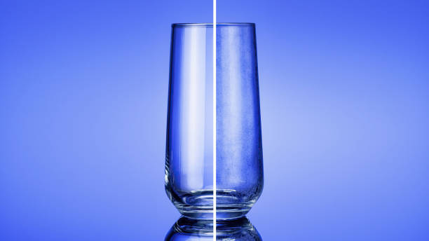 comparación de un vaso sucio y limpio