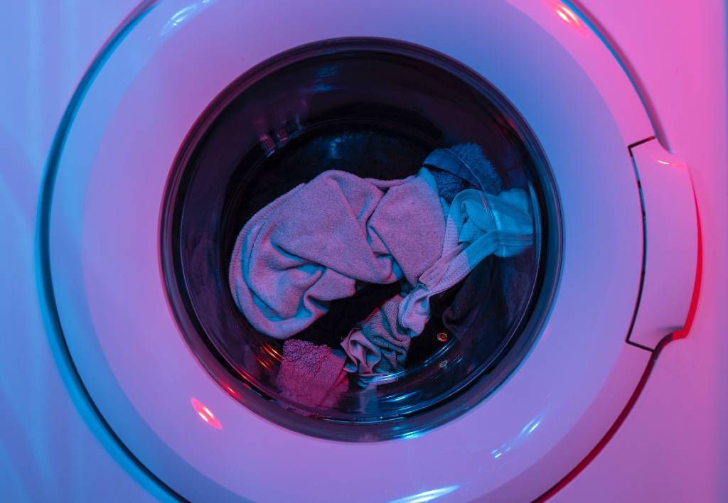Secadora con ropa sin pelusas