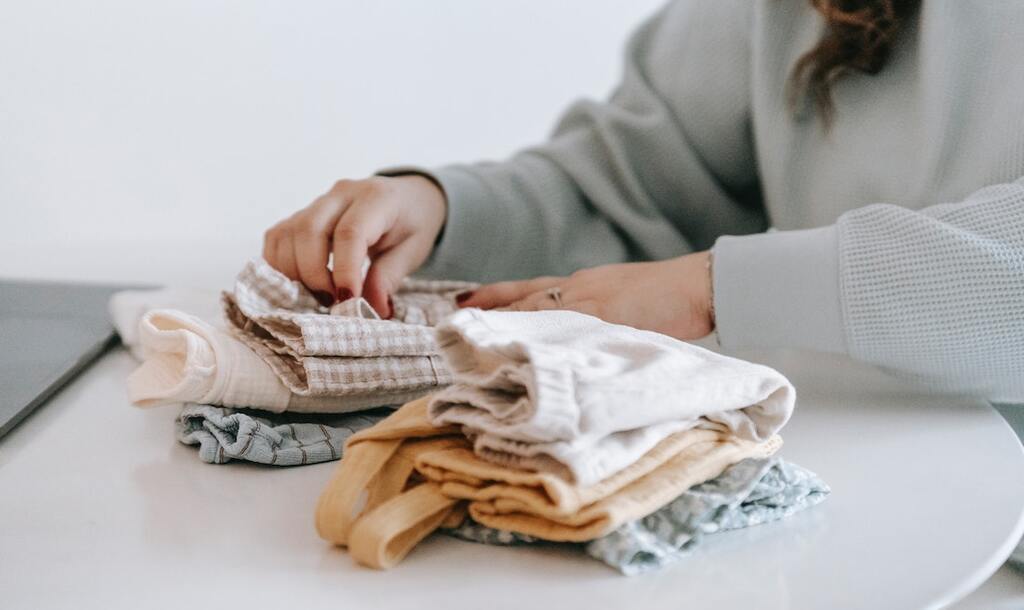 lavar y organizar ropa de bebe