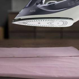 Aeg SI6-1-2MN- Plancha de Vapor 2400W Delicate 6000 Suela Cerámica