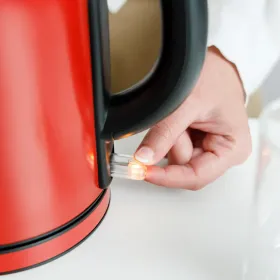 958568000 vintagecompactred min 7